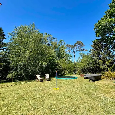 Charming Summer House On A Secluded Plot Hébergement de vacances