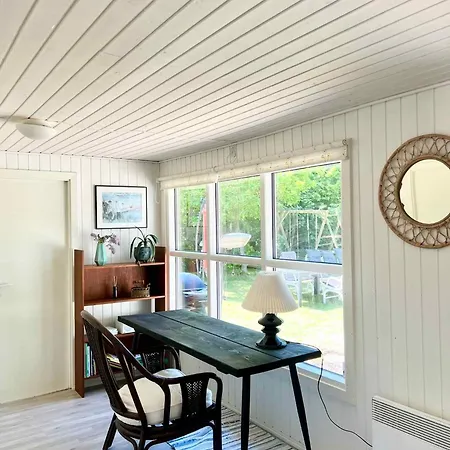 Charming Summer House On A Secluded Plot Hébergement de vacances Glesborg