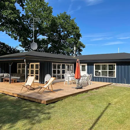 Charming Summer House On A Secluded Plot *