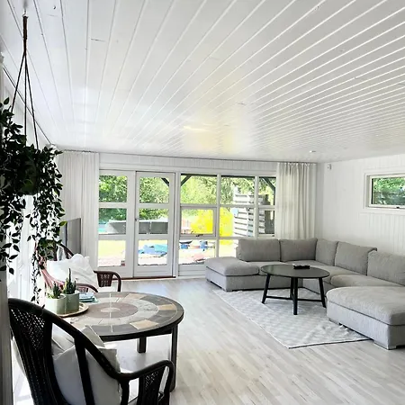 Charming Summer House On A Secluded Plot * Glesborg